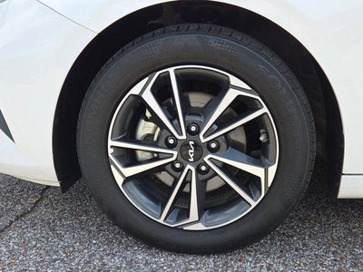 2024 Kia Forte LXS IVT