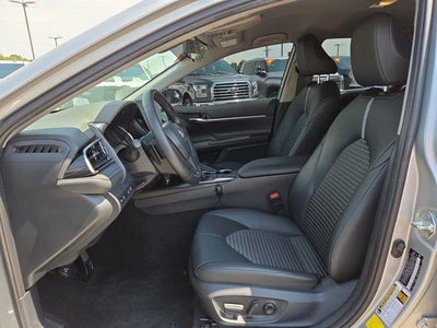 2024 Toyota Camry SE Auto (SE)