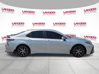2024 Toyota Camry SE Auto (SE)