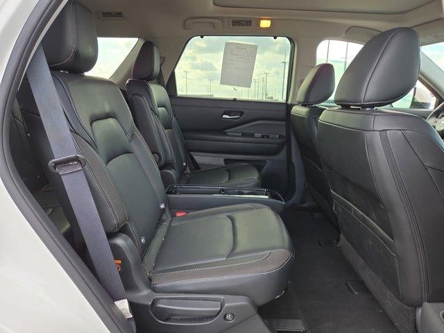 2024 Nissan Pathfinder SL 2WD