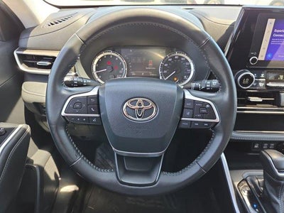 2023 Toyota Highlander LE AWD (SE)