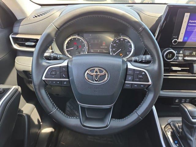 2023 Toyota Highlander LE AWD (SE)
