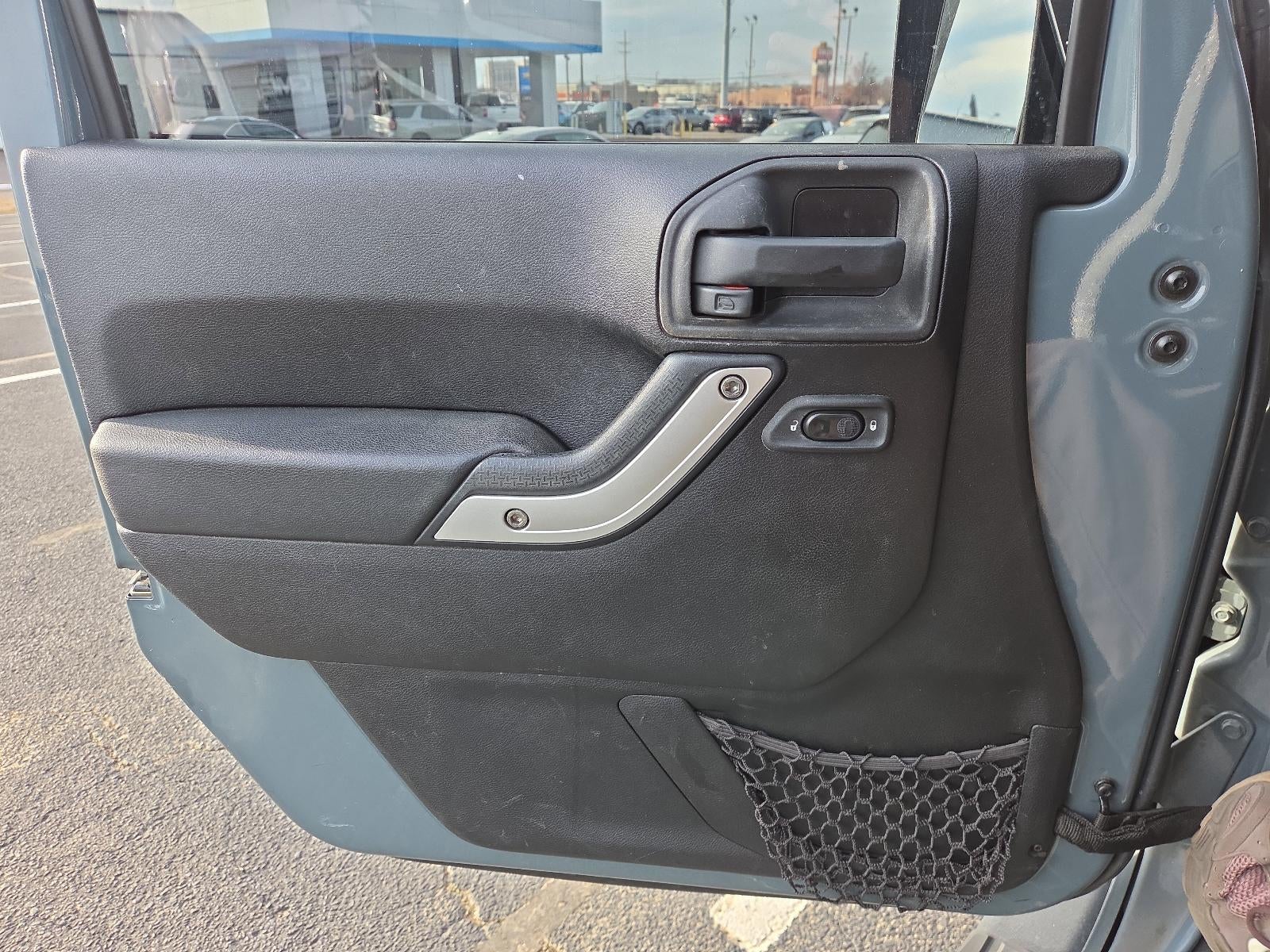 2014 Jeep Wrangler Unlimited 4WD 4dr Sahara