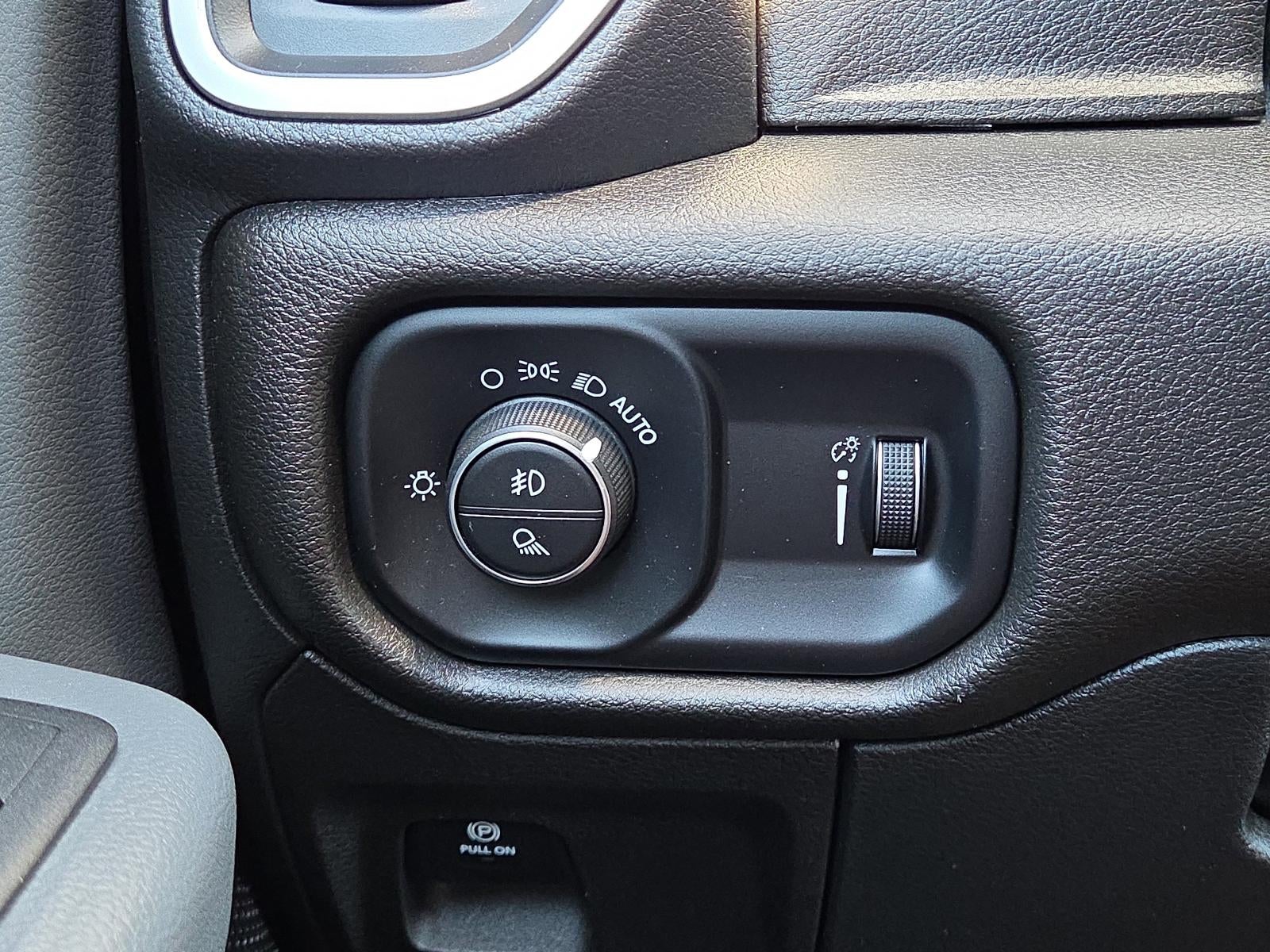 2022 RAM 1500 Big Horn 4x4 Crew Cab 5'7" Box