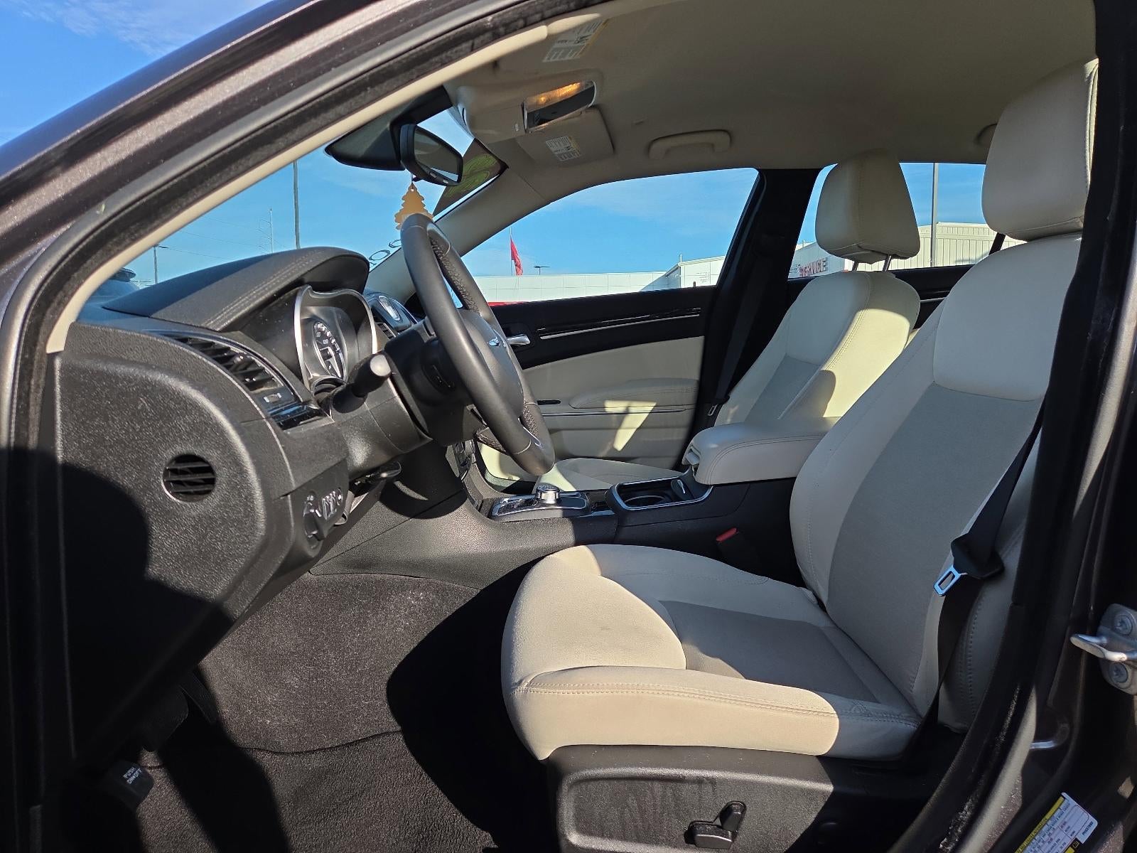 2023 Chrysler 300 Touring RWD