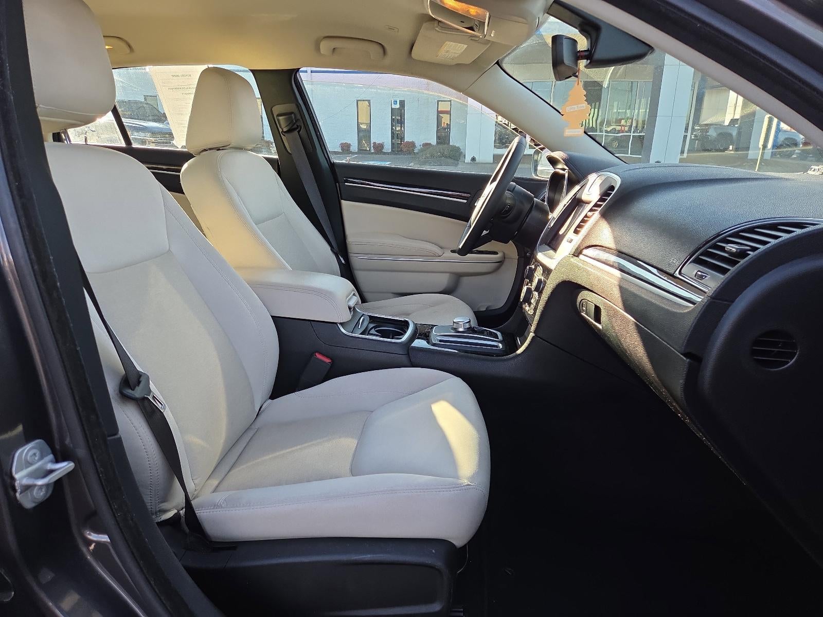 2023 Chrysler 300 Touring RWD