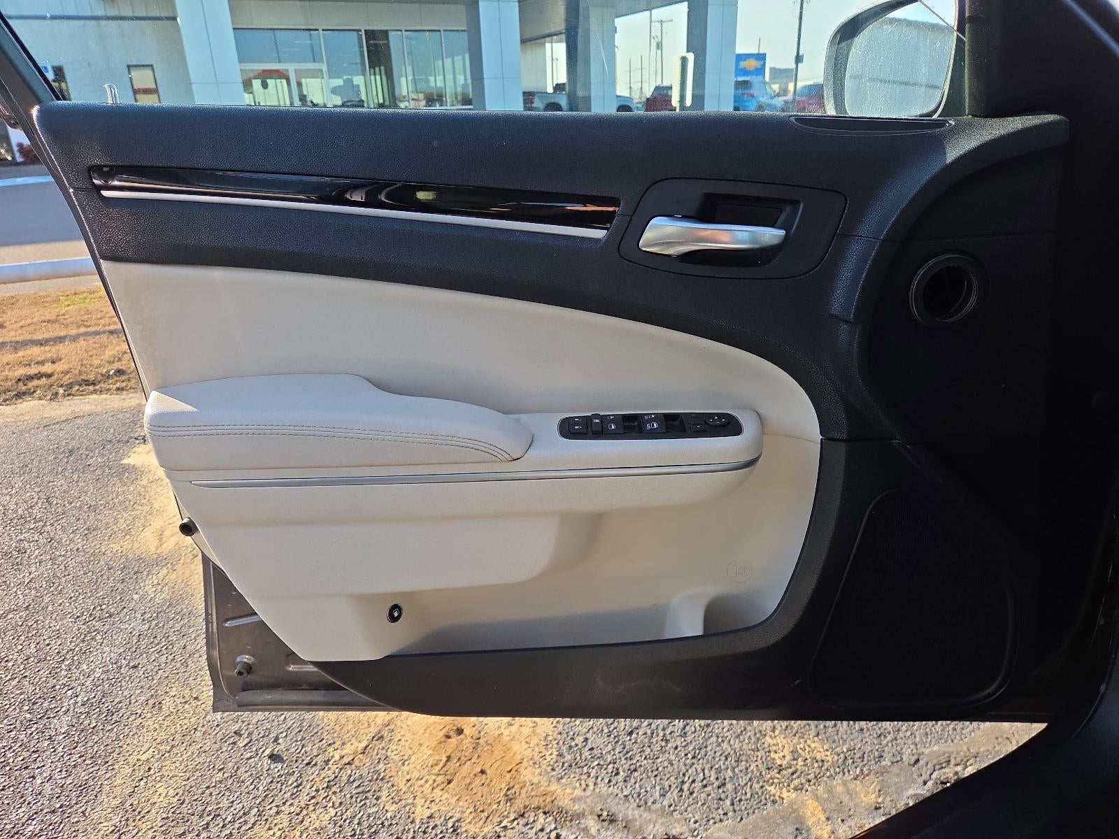 2023 Chrysler 300 Touring RWD