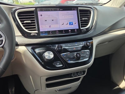 2023 Chrysler Pacifica Touring L FWD