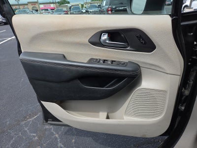 2023 Chrysler Pacifica Touring L FWD
