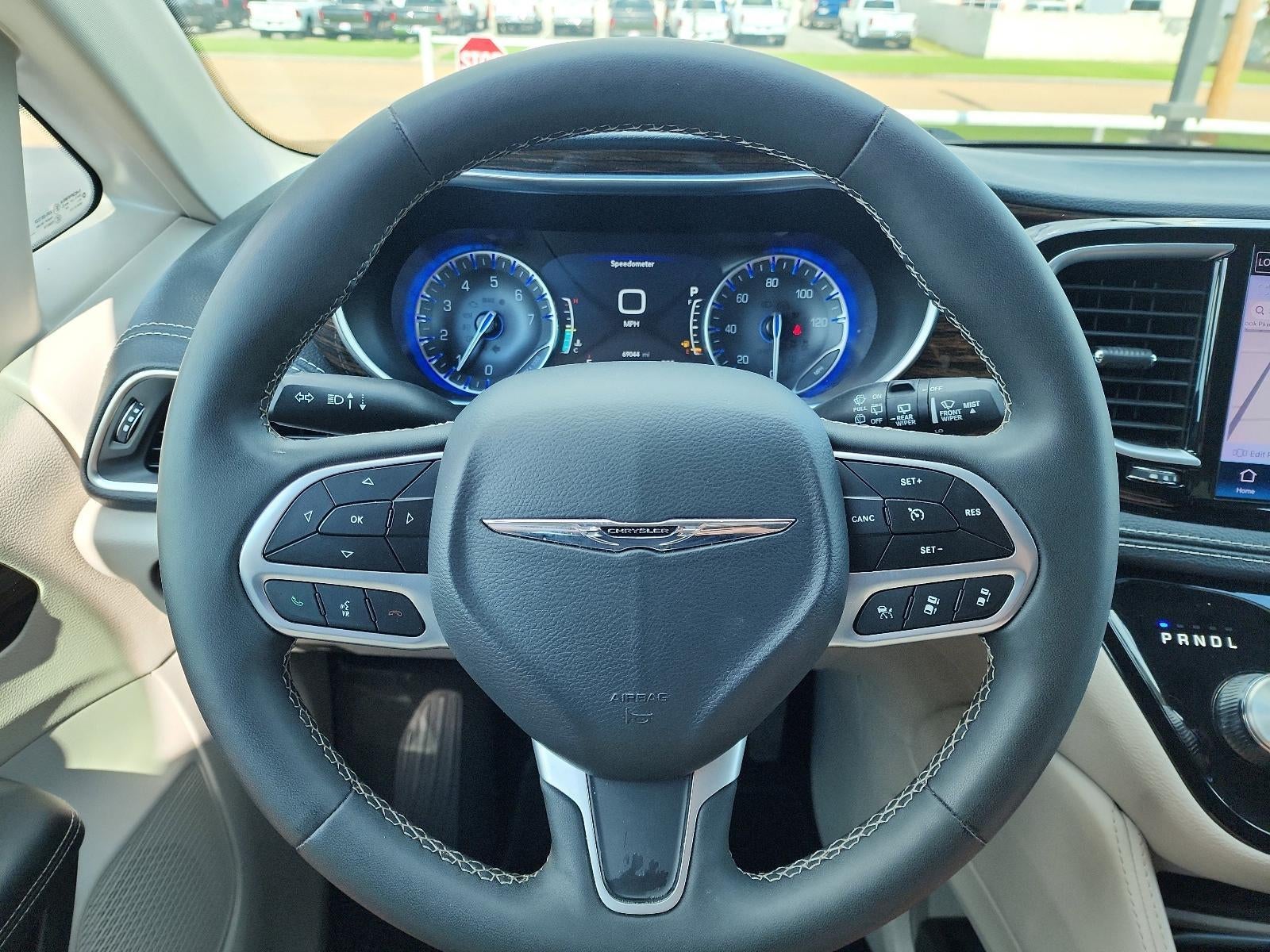 2023 Chrysler Pacifica Limited FWD