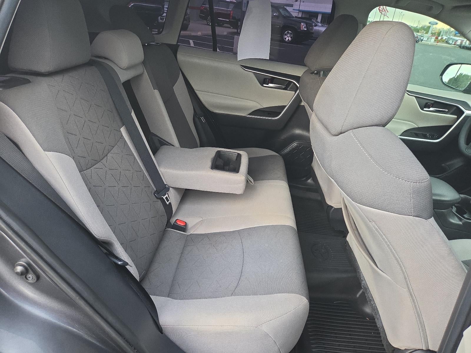 2020 Toyota RAV4 XLE FWD (GS)