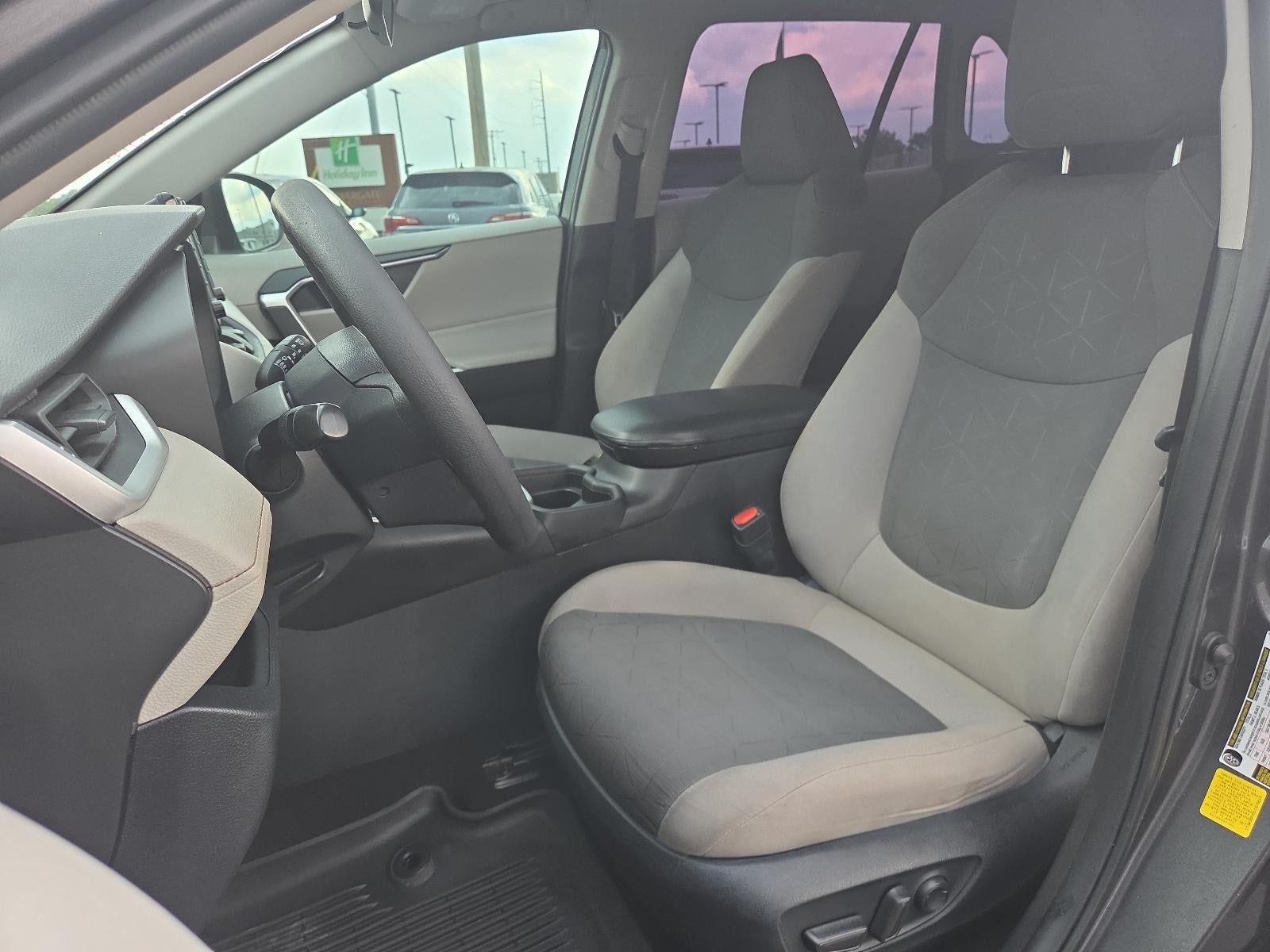 2020 Toyota RAV4 XLE FWD (GS)