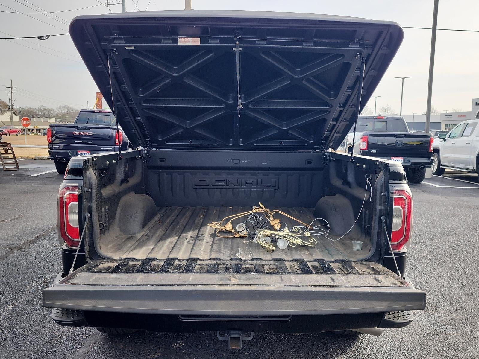 2017 GMC Sierra 1500 Crew Cab Short Box 4-Wheel Drive Denali