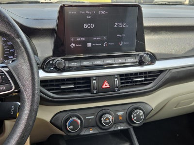 2023 Kia Forte LXS IVT