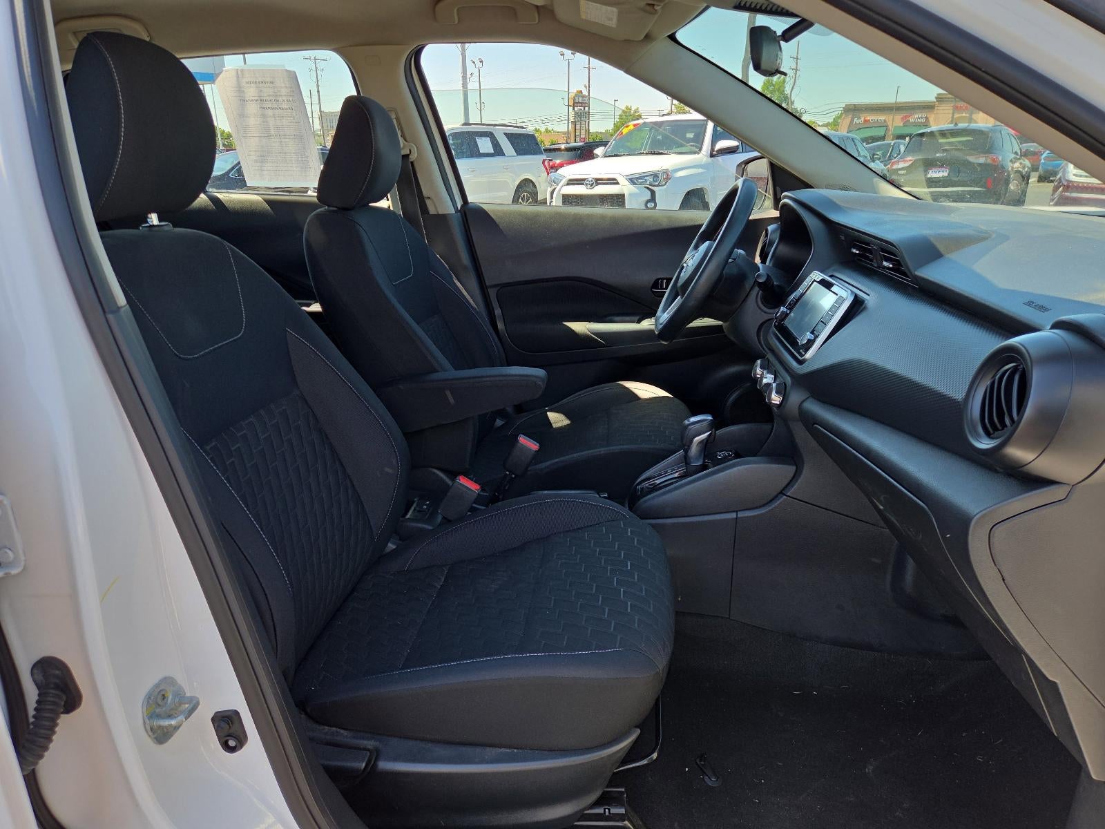 2022 Nissan Kicks S FWD