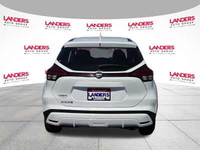 2022 Nissan Kicks S FWD