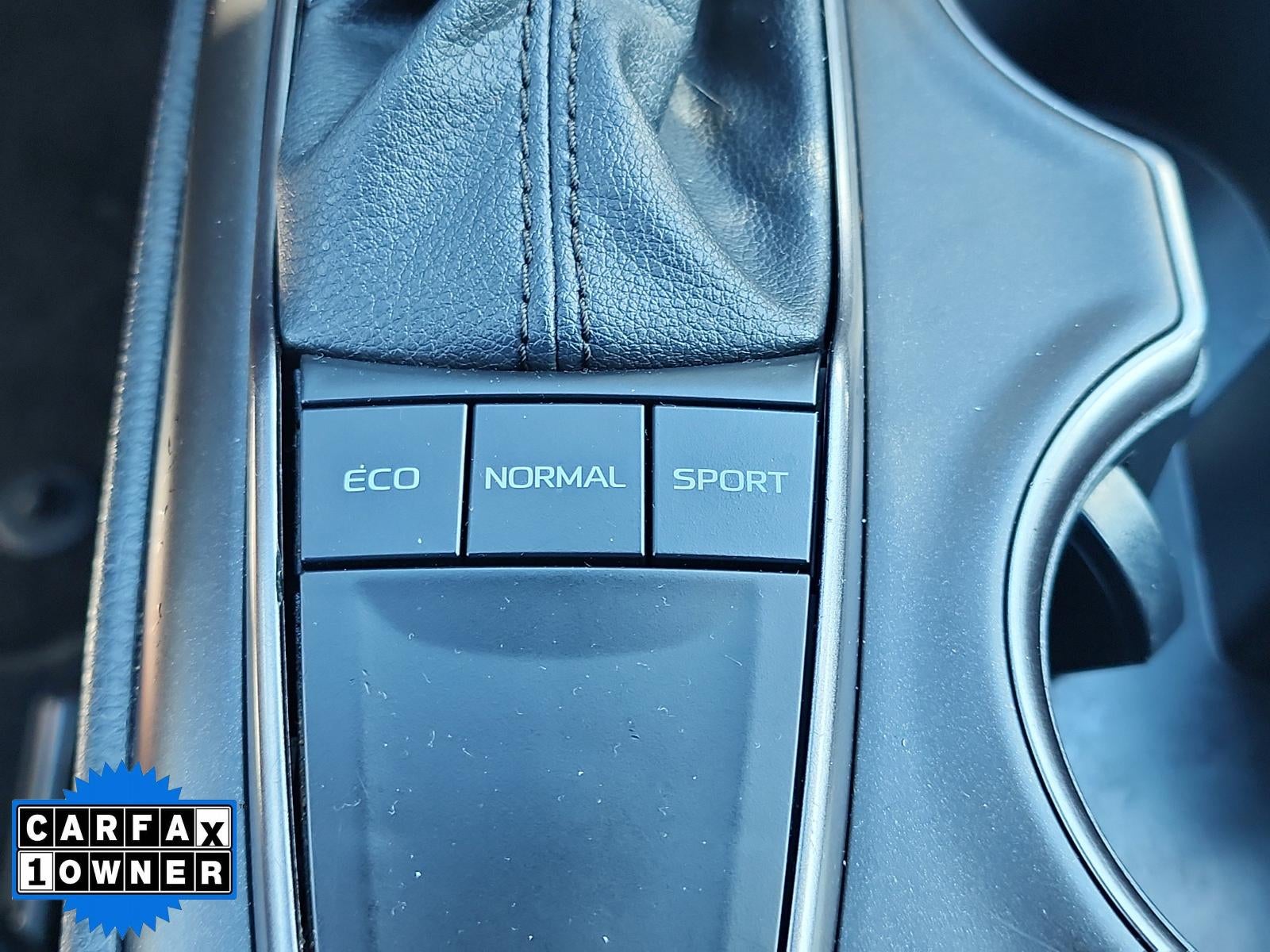 2023 Toyota Camry SE Auto (SE)