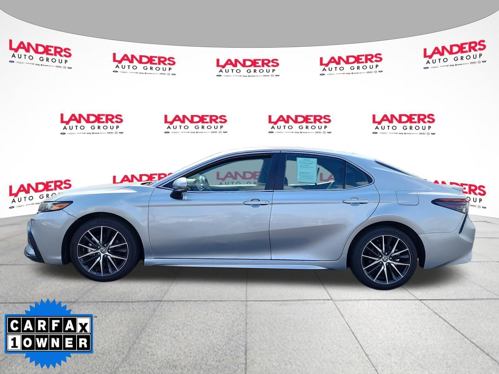 2023 Toyota Camry SE Auto (SE)