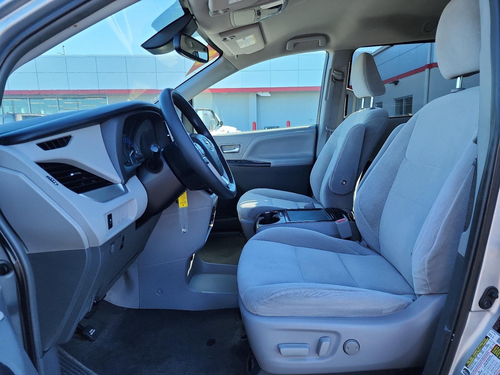 2018 Toyota Sienna LE FWD 8-Passenger (Natl)