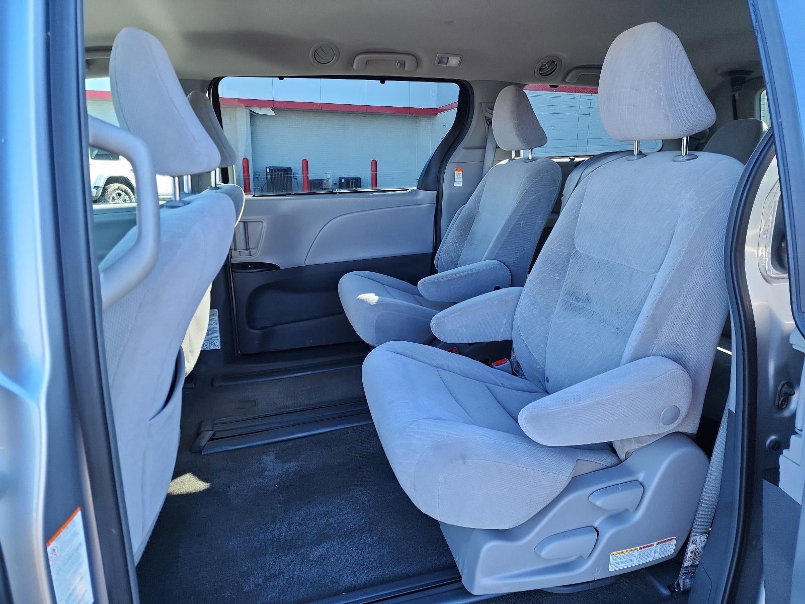 2018 Toyota Sienna LE FWD 8-Passenger (Natl)