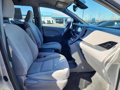 2018 Toyota Sienna LE FWD 8-Passenger (Natl)