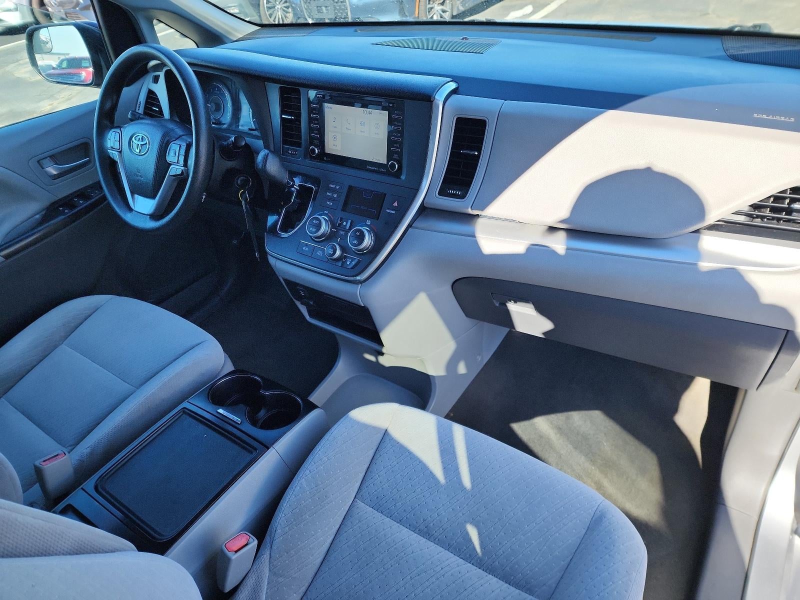 2018 Toyota Sienna LE FWD 8-Passenger (Natl)