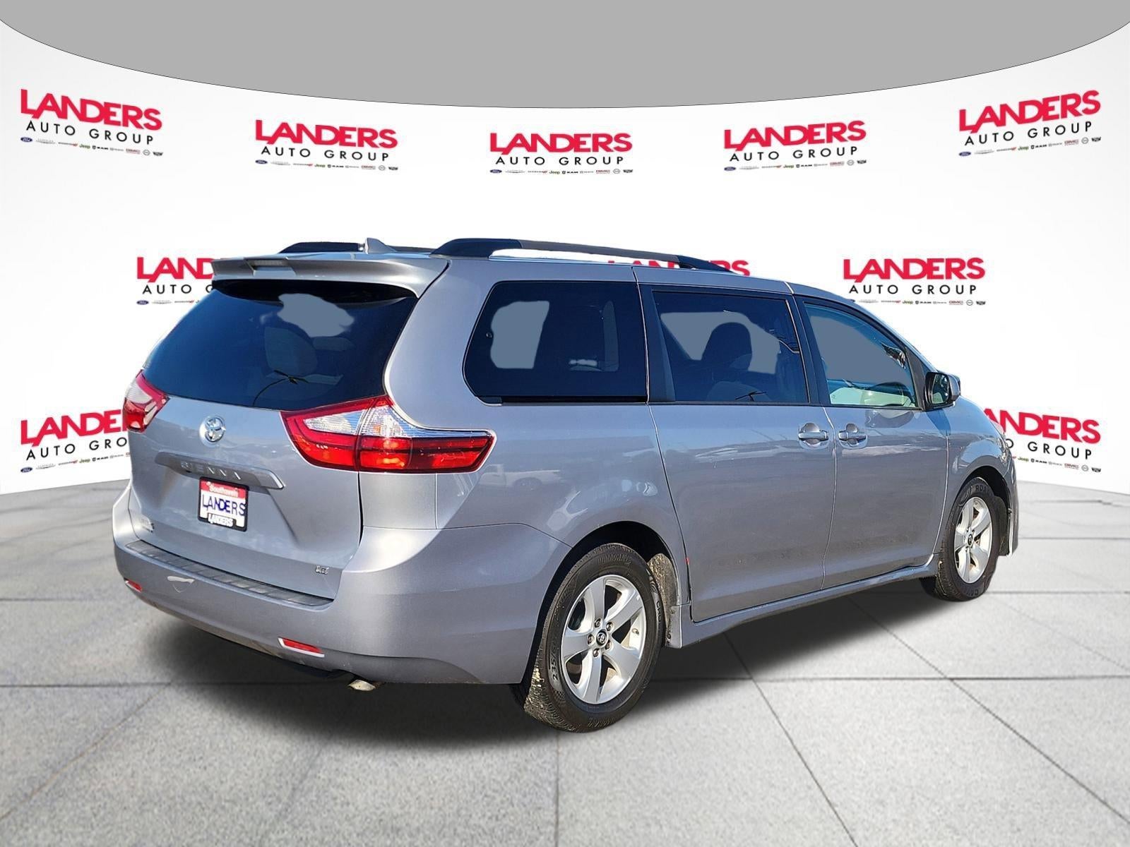 2018 Toyota Sienna LE FWD 8-Passenger (Natl)
