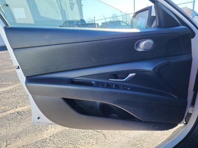 2024 Hyundai ELANTRA SEL IVT