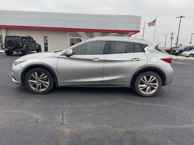 2017 INFINITI QX30 Premium FWD