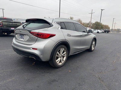 2017 INFINITI QX30 Premium FWD