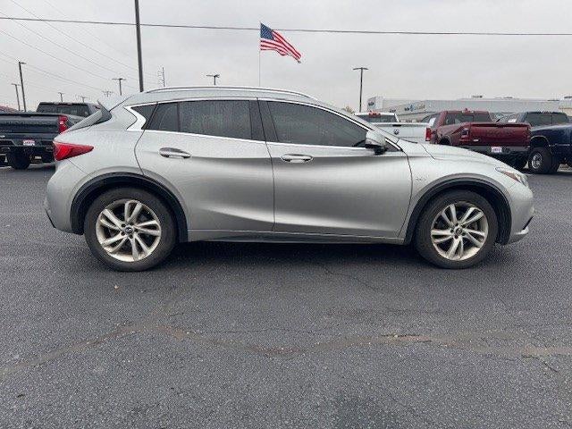 2017 INFINITI QX30 Premium FWD