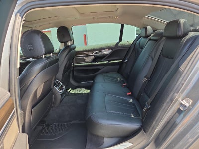 2019 BMW 740i Sedan