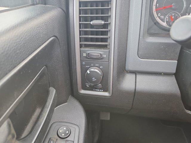 2020 RAM 1500 Classic Tradesman 4x4 Crew Cab 5'7" Box