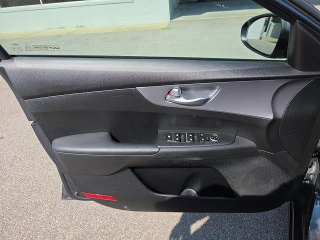 2023 Kia Forte LXS IVT