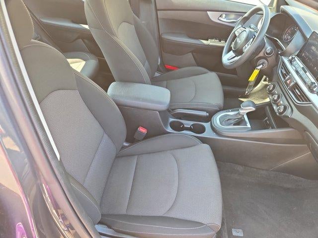 2023 Kia Forte LXS IVT