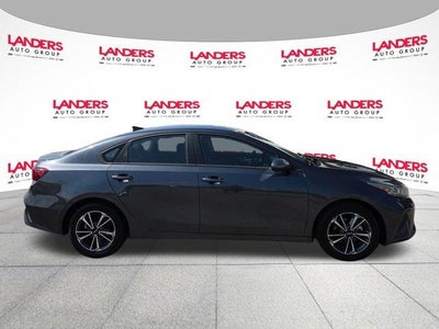 2023 Kia Forte LXS IVT