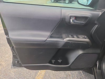 2022 Toyota Tacoma 4WD 4WD SR Double Cab 5' Bed V6 AT (GS)