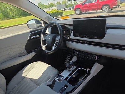 2025 Mitsubishi Outlander SEL FWD